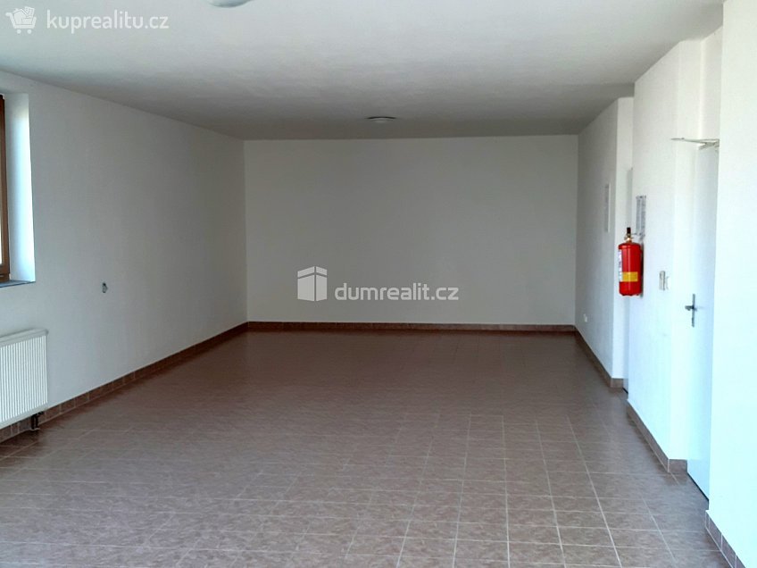 Pronájem  obchodních prostor 62 m^2 Na Kněžině, Týnec nad Sázavou 