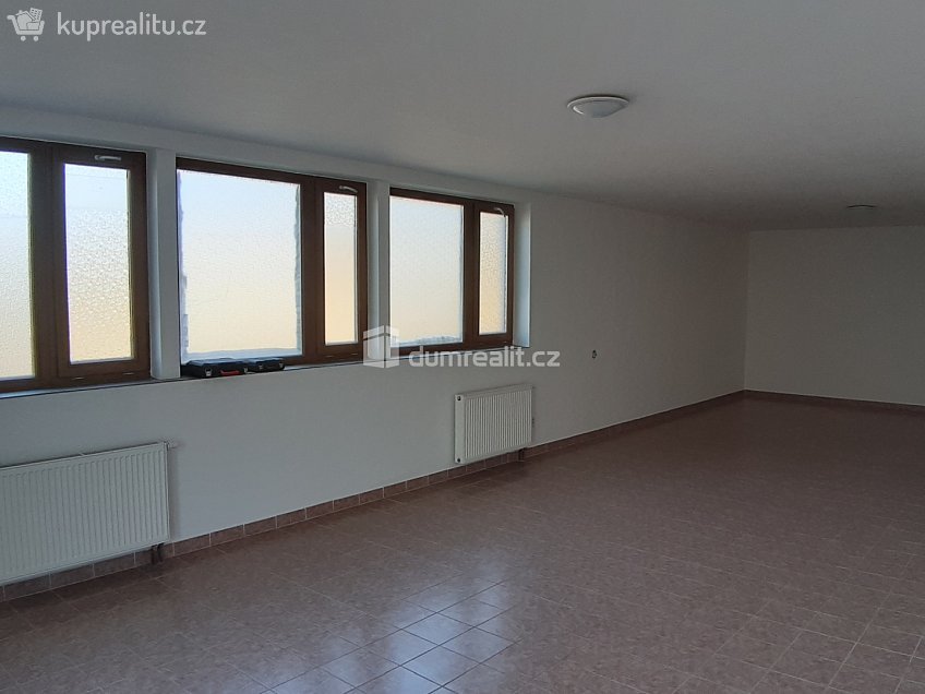 Pronájem  obchodních prostor 62 m^2 Na Kněžině, Týnec nad Sázavou 