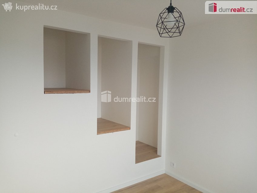 Pronájem bytu 3+1 65 m^2 Zelená, Děčín 