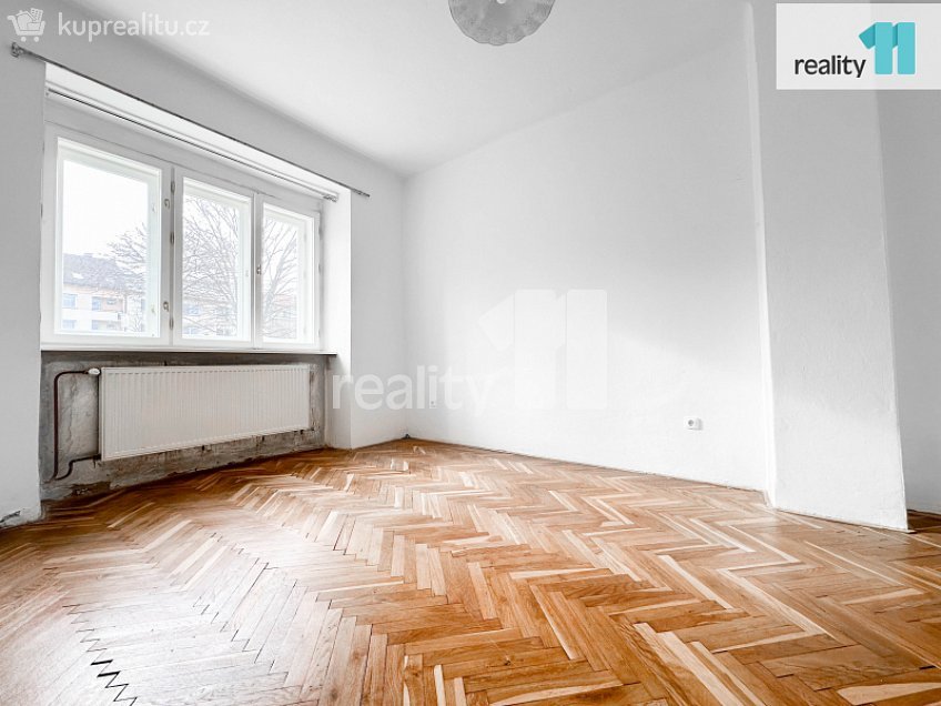 Pronájem bytu 2+1 75 m^2 náměstí Svobody, Chropyně 