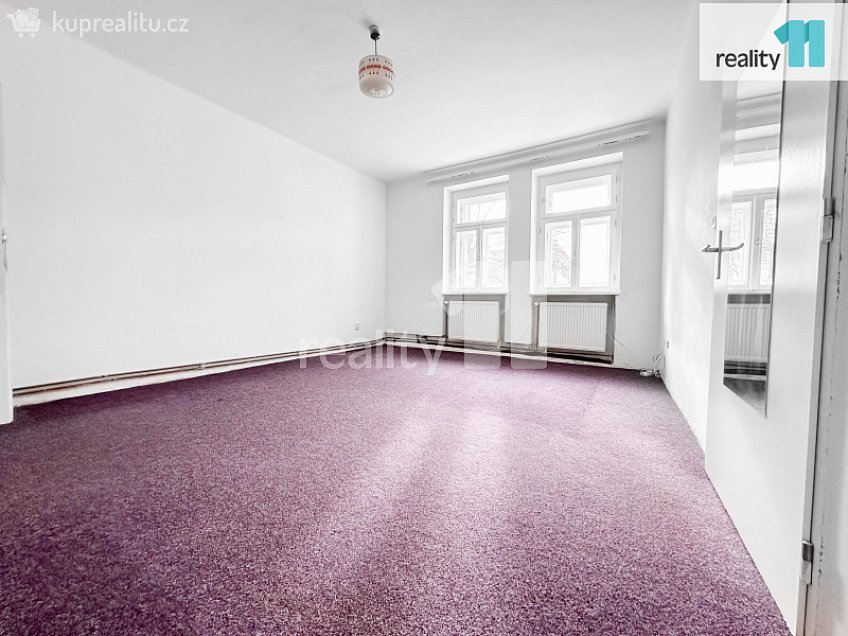 Pronájem bytu 2+1 75 m^2 náměstí Svobody, Chropyně 