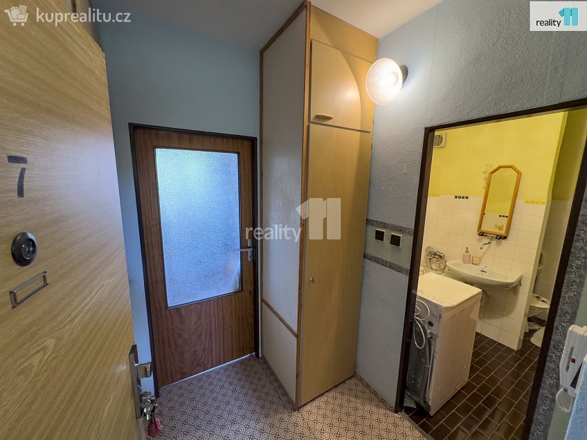 Prodej bytu 1+kk 27 m^2 Turistická, Plzeň 