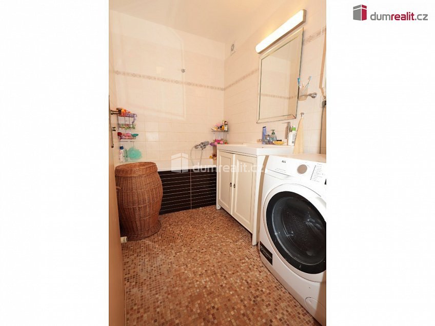 Prodej bytu 3+kk 82 m^2 Pelzova, Praha-Zbraslav 
