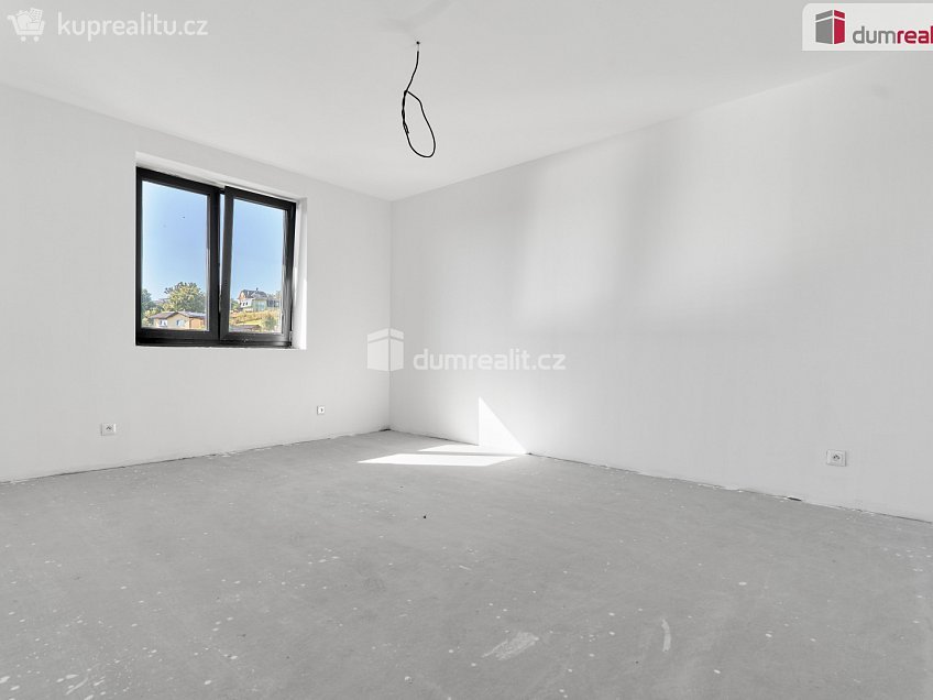Prodej  rodinného domu 340 m^2 V Oblouku, Jenišov 
