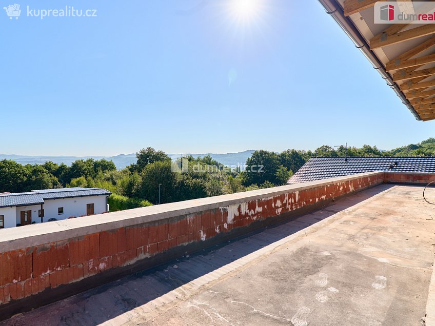 Prodej  rodinného domu 340 m^2 V Oblouku, Jenišov 