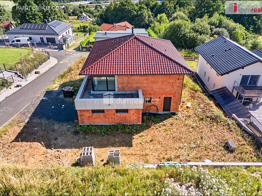 Prodej  rodinného domu 340 m^2 V Oblouku, Jenišov 