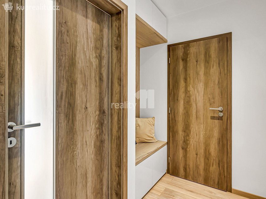 Prodej bytu 3+kk 74 m^2 Cedrová, Jesenice 