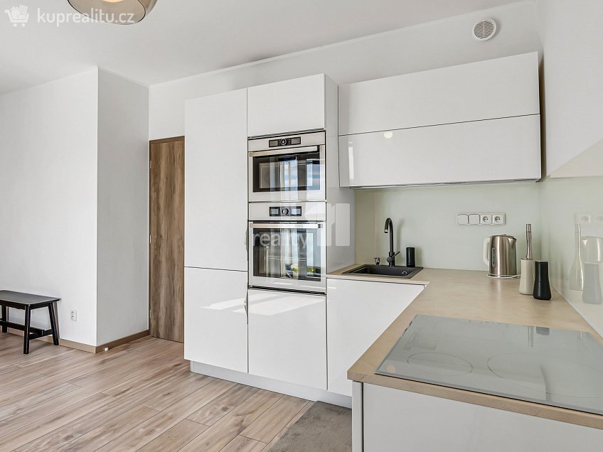 Prodej bytu 3+kk 74 m^2 Cedrová, Jesenice 