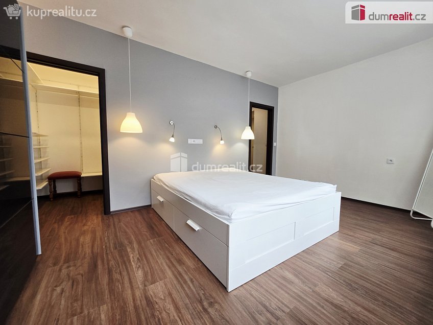 Pronájem bytu 3+kk 77 m^2 U vojenské nemocnice, Praha 6 