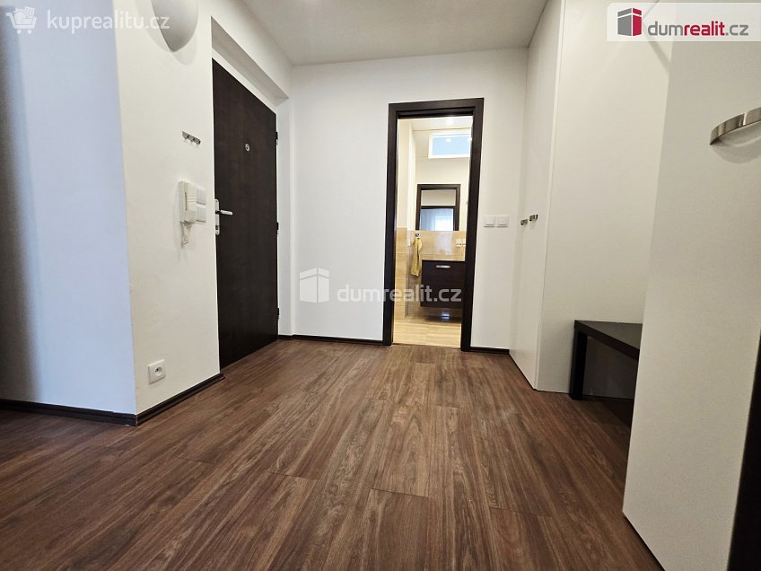 Pronájem bytu 3+kk 77 m^2 U vojenské nemocnice, Praha 6 