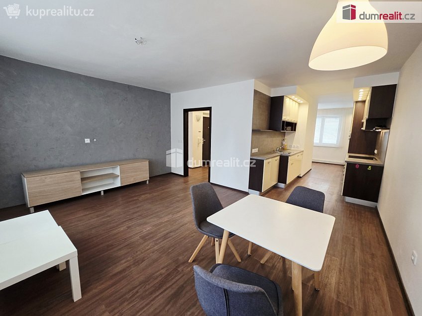 Pronájem bytu 3+kk 77 m^2 U vojenské nemocnice, Praha 6 