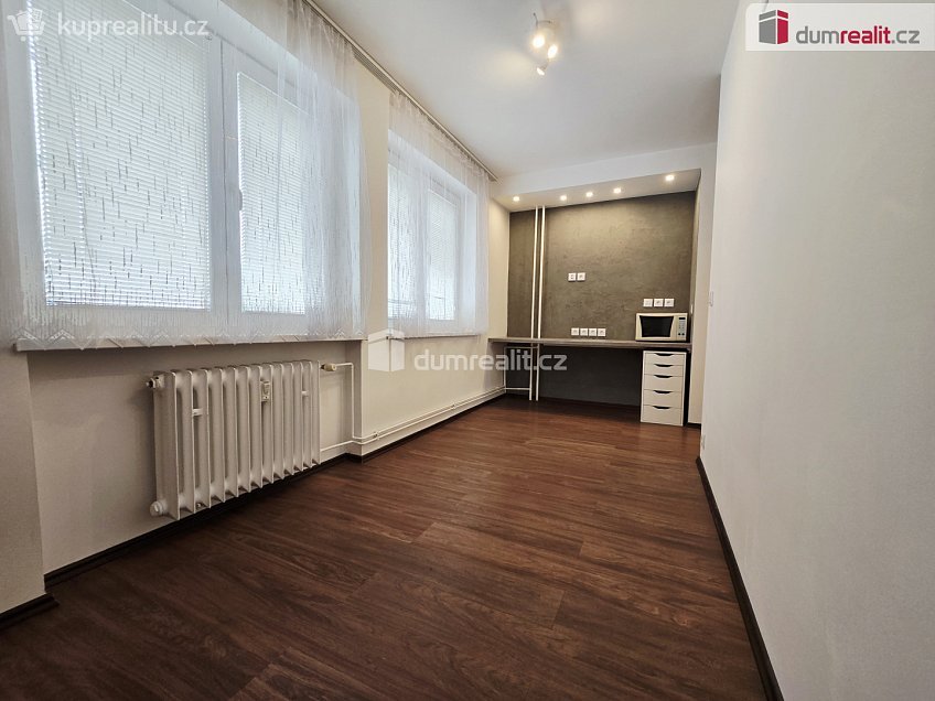 Pronájem bytu 3+kk 77 m^2 U vojenské nemocnice, Praha 6 