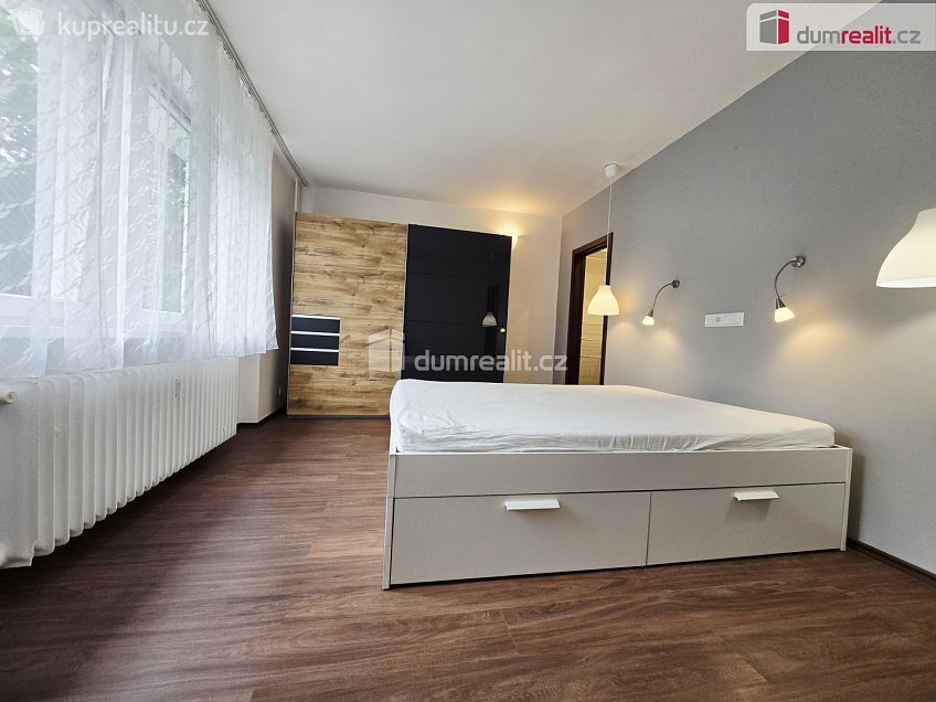 Pronájem bytu 3+kk 77 m^2 U vojenské nemocnice, Praha 6 