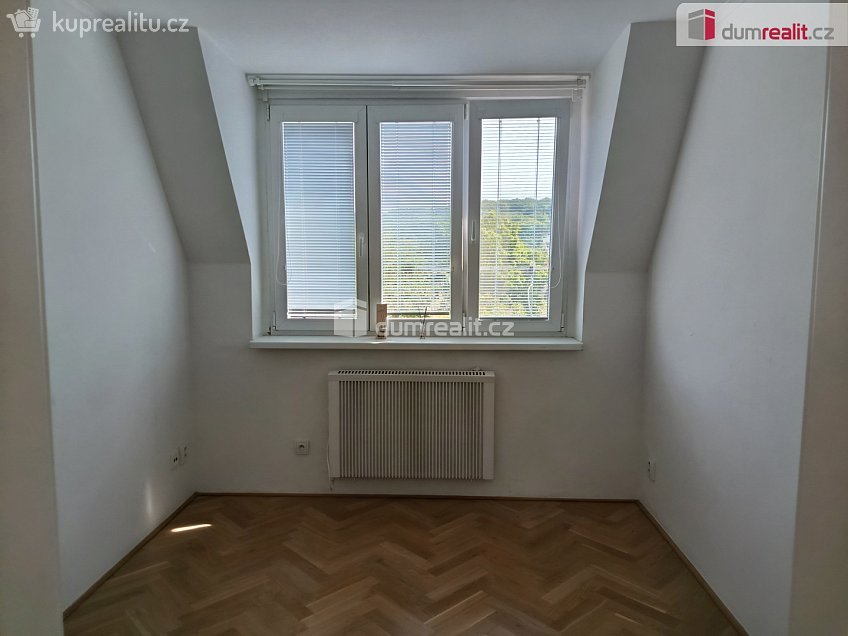 Pronájem bytu 1+1 28 m^2 Týmlova, Praha 4 