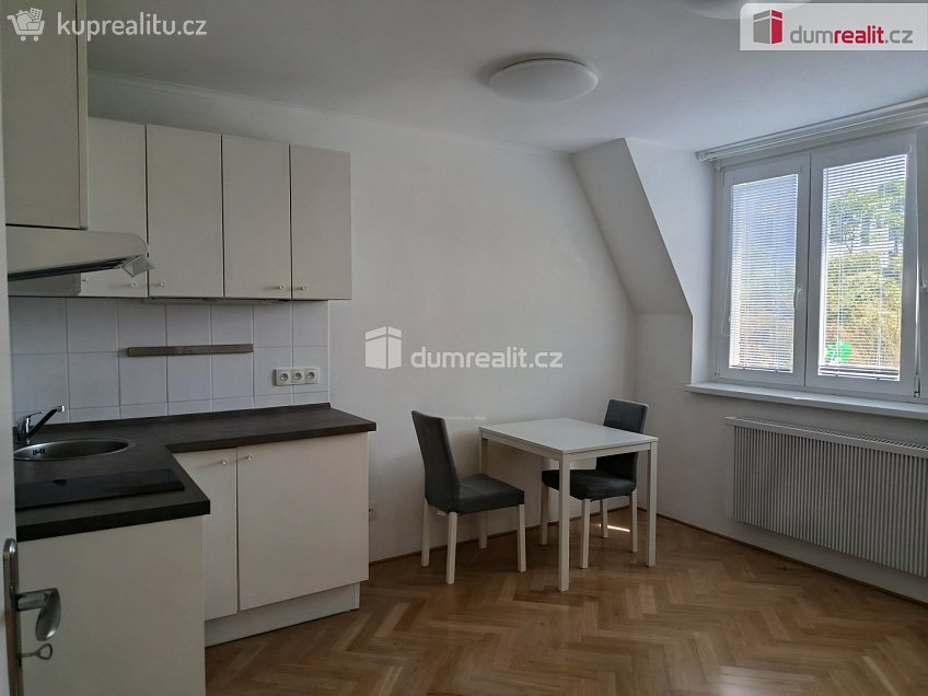 Pronájem bytu 1+1 28 m^2 Týmlova, Praha 4 