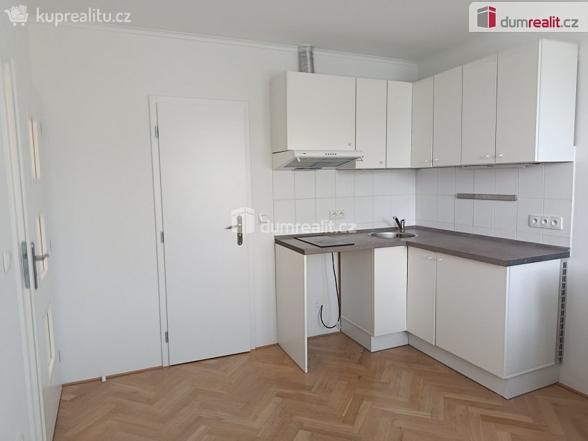 Pronájem bytu 1+1 28 m^2 Týmlova, Praha 4 