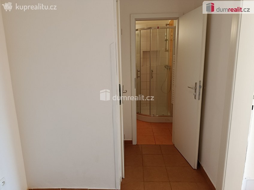 Pronájem bytu 1+kk 36 m^2 Za poštou, Praha 10 