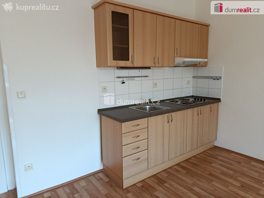 Pronájem bytu 1+kk 36 m^2 Za poštou, Praha 10 