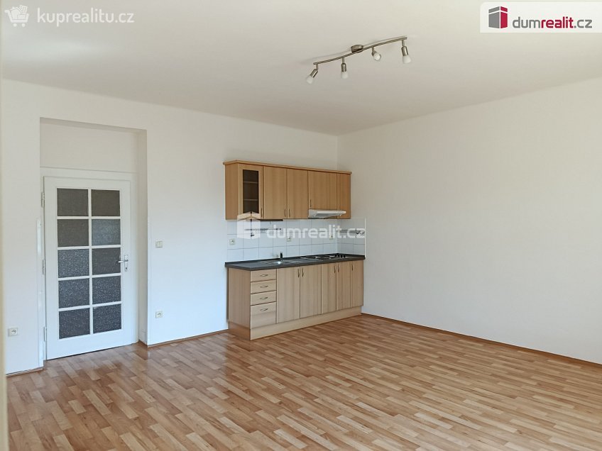 Pronájem bytu 1+kk 36 m^2 Za poštou, Praha 10 