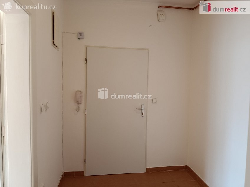 Pronájem bytu 1+kk 36 m^2 Za poštou, Praha 10 