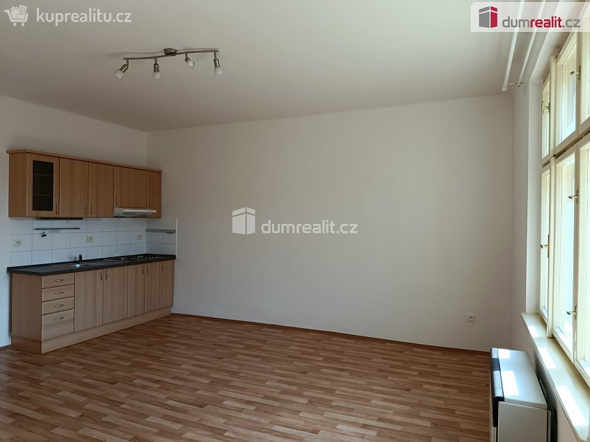 Pronájem bytu 1+kk 36 m^2 Za poštou, Praha 10 