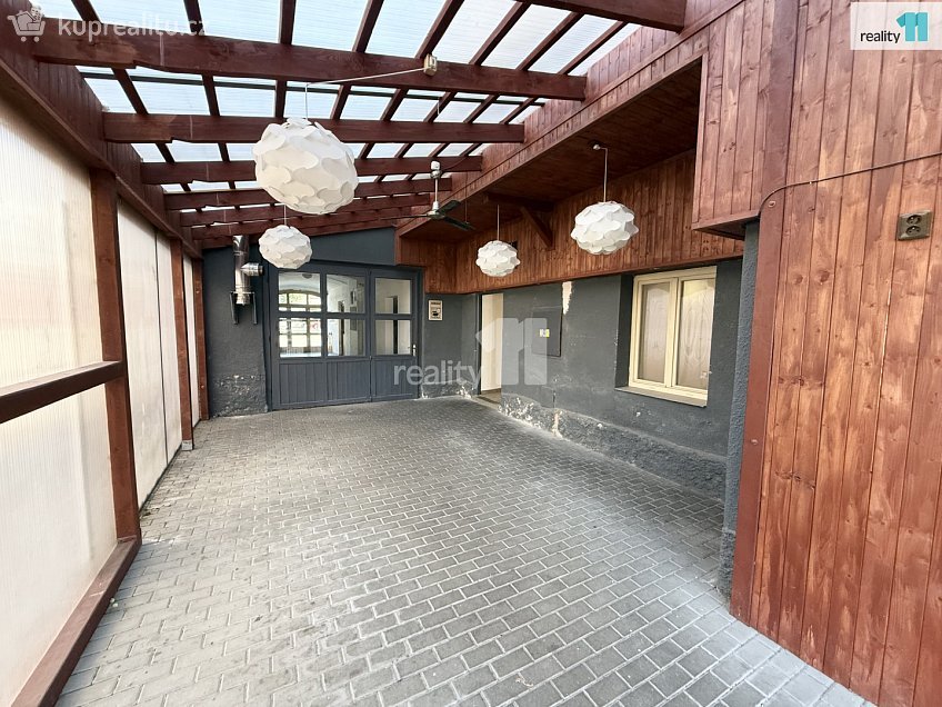 Pronájem  obchodních prostor 99 m^2 Husovo náměstí, Ledeč nad Sázavou 