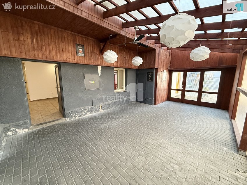 Pronájem  obchodních prostor 99 m^2 Husovo náměstí, Ledeč nad Sázavou 