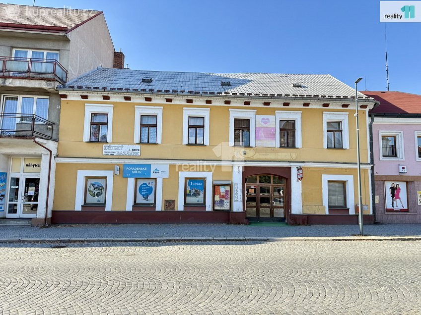 Pronájem  obchodních prostor 99 m^2 Husovo náměstí, Ledeč nad Sázavou 