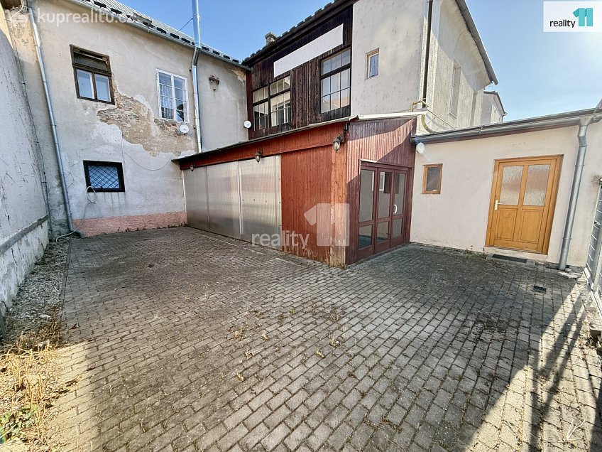 Pronájem  obchodních prostor 99 m^2 Husovo náměstí, Ledeč nad Sázavou 