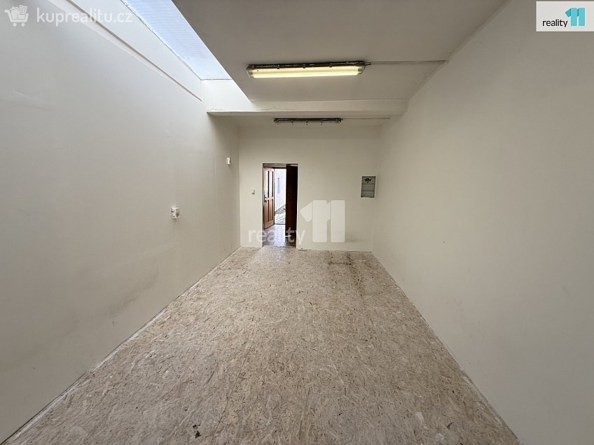 Pronájem  obchodních prostor 99 m^2 Husovo náměstí, Ledeč nad Sázavou 