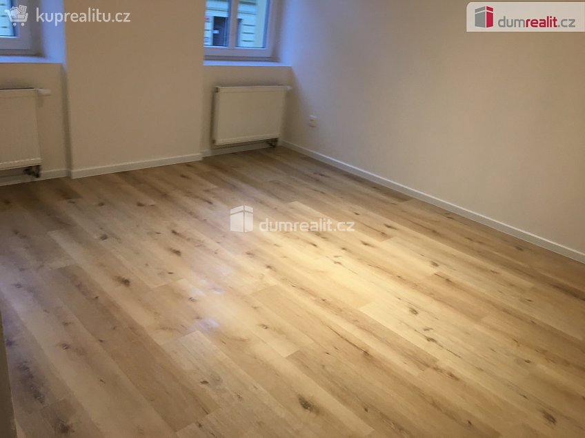 Pronájem bytu 1+1 32 m^2 Čestmírova, Praha 4 