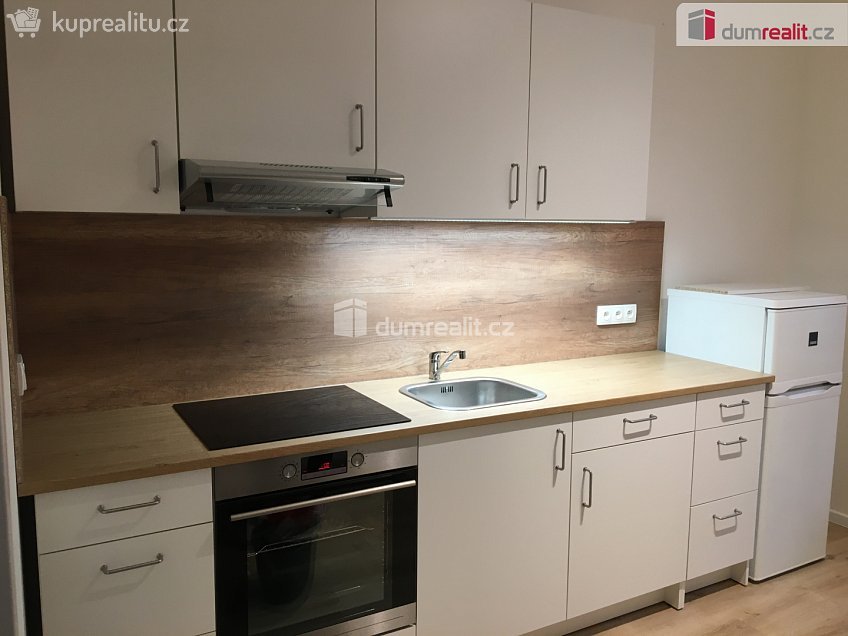 Pronájem bytu 1+1 32 m^2 Čestmírova, Praha 4 