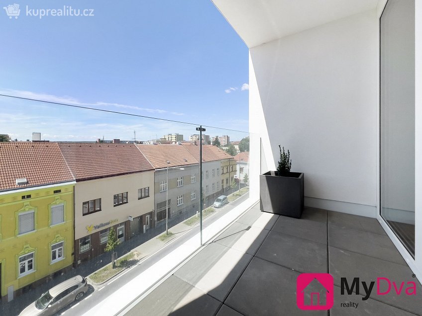 Pronájem bytu 1+kk 30 m^2 Jarošova, Znojmo 