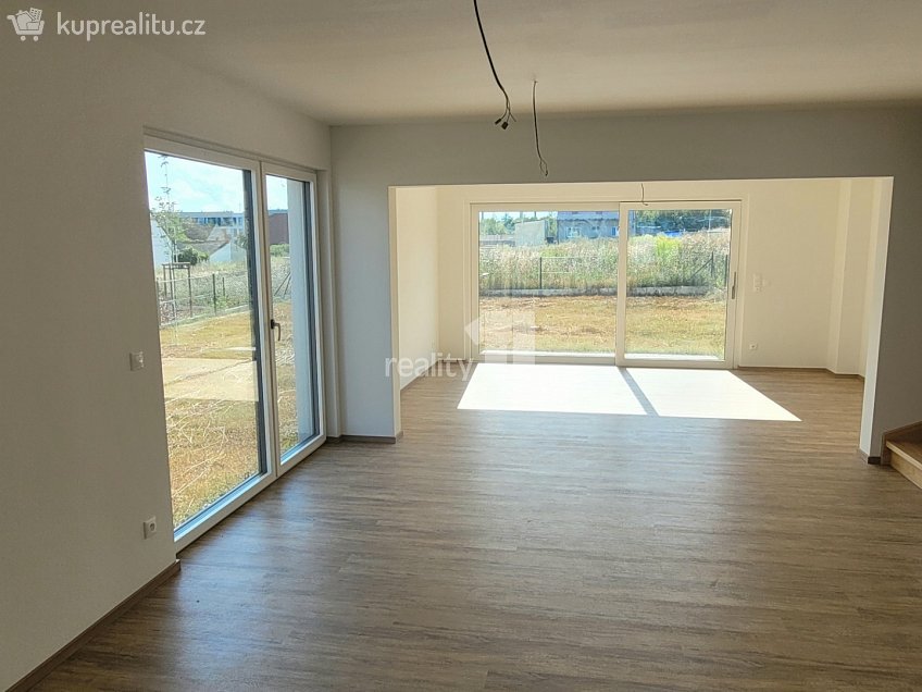 Prodej  rodinného domu 353 m^2 Pechlátova, Kladno 