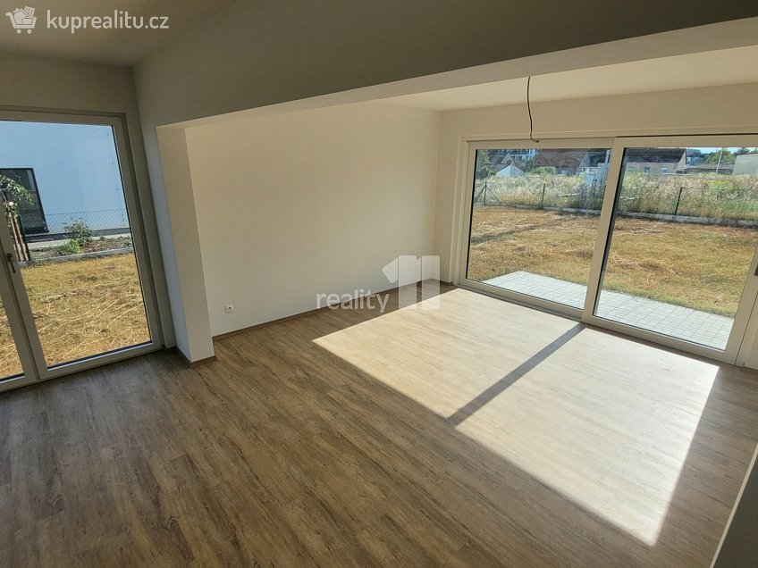 Prodej  rodinného domu 353 m^2 Pechlátova, Kladno 
