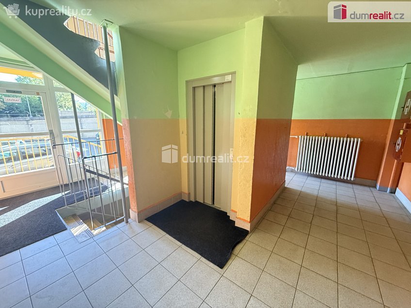 Pronájem bytu 2+kk 48 m^2 Blažimská, Praha 11 