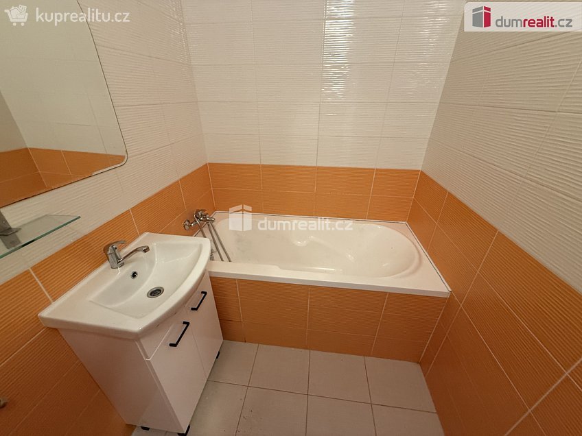 Pronájem bytu 2+kk 48 m^2 Blažimská, Praha 11 