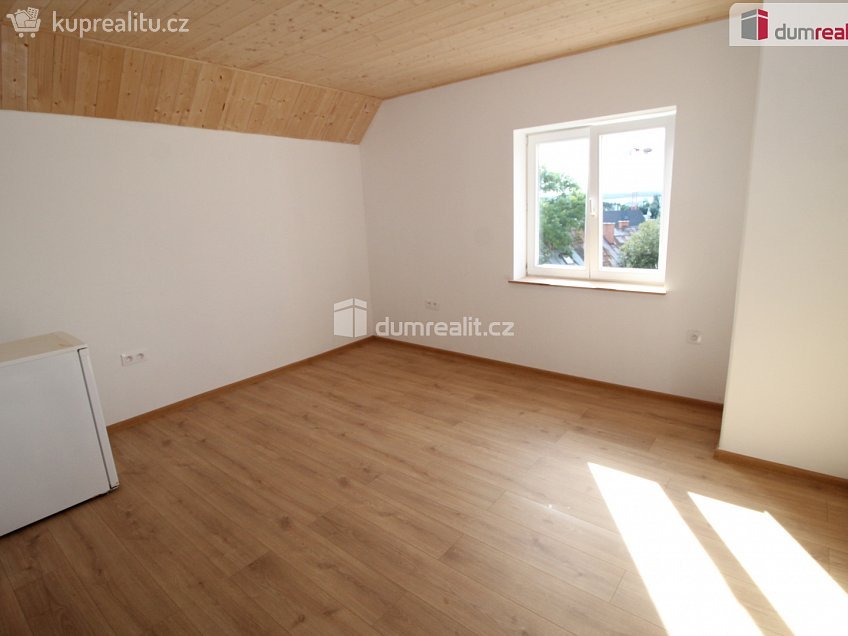 Pronájem bytu 1+kk 25 m^2 Hlavní třída, Mariánské Lázně 