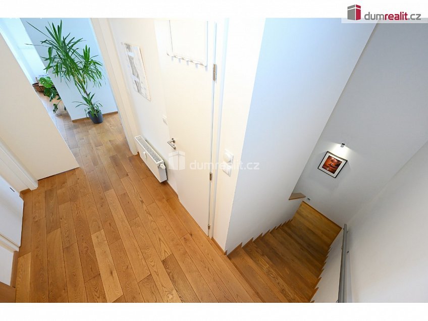 Prodej bytu 4+kk 120 m^2 Bermanova, Praha-Čakovice 
