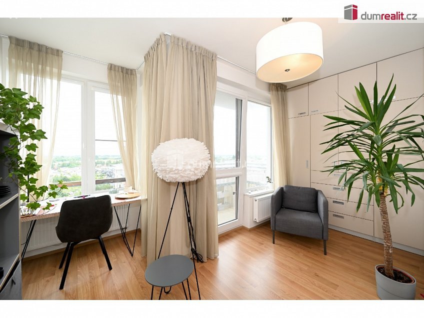 Prodej bytu 4+kk 120 m^2 Bermanova, Praha-Čakovice 