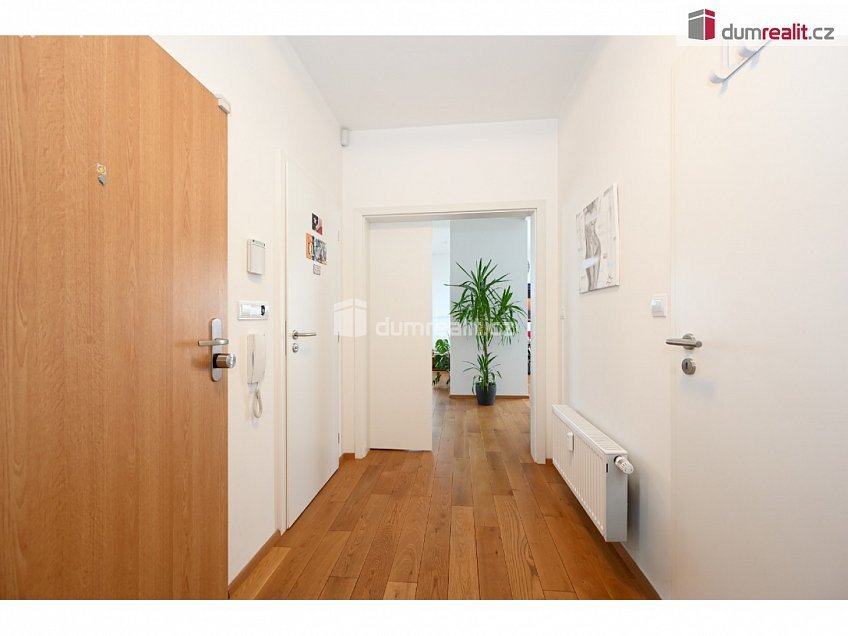 Prodej bytu 4+kk 120 m^2 Bermanova, Praha-Čakovice 