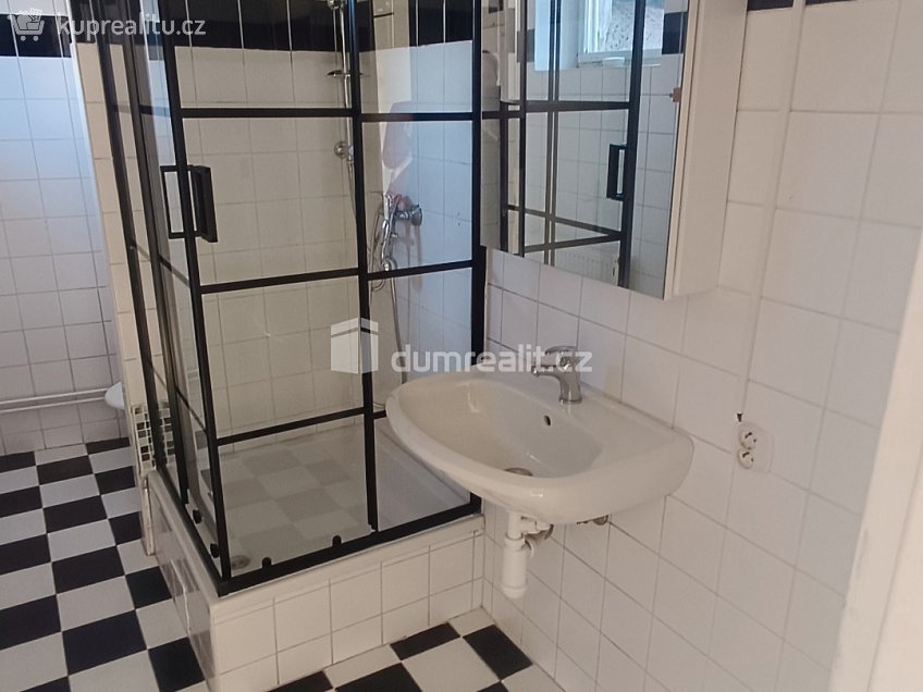 Pronájem bytu 2+1 80 m^2 Křížová, Děčín 