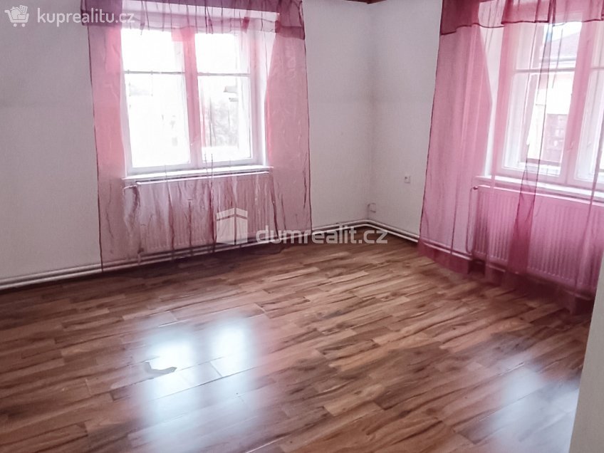 Pronájem bytu 2+1 80 m^2 Křížová, Děčín 