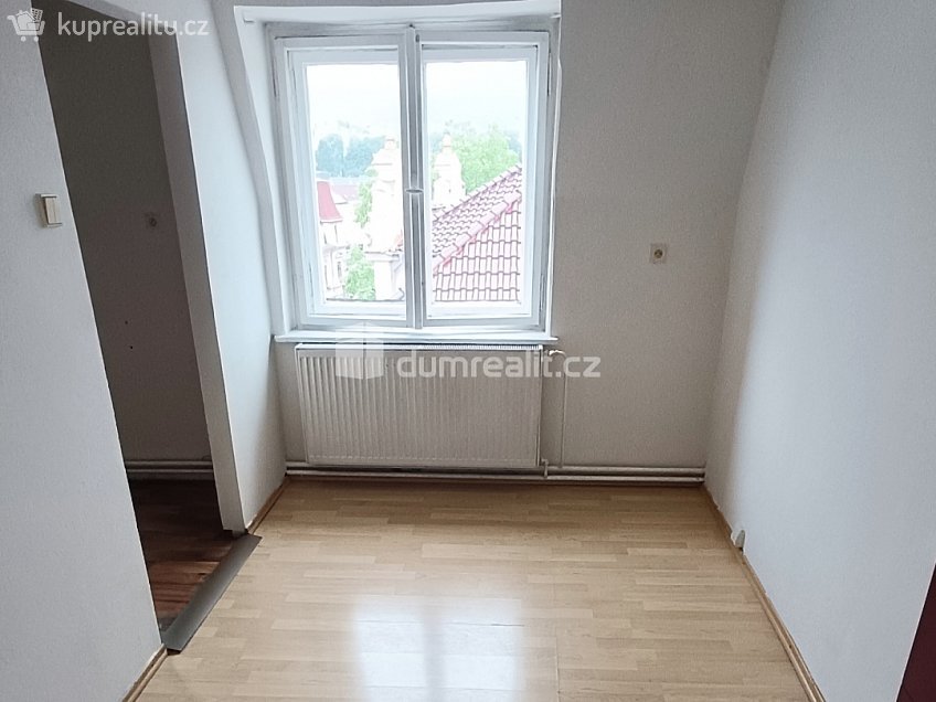 Pronájem bytu 2+1 80 m^2 Křížová, Děčín 