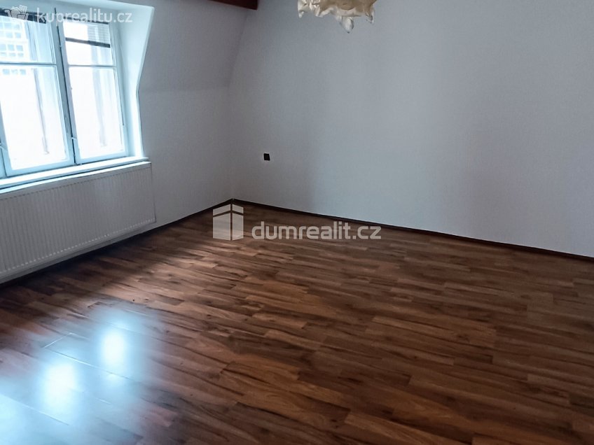Pronájem bytu 2+1 80 m^2 Křížová, Děčín 