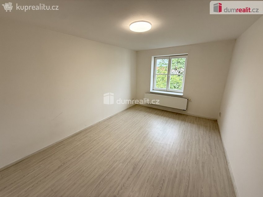 Pronájem bytu 2+kk 40 m^2 Lublaňská, Praha 2 