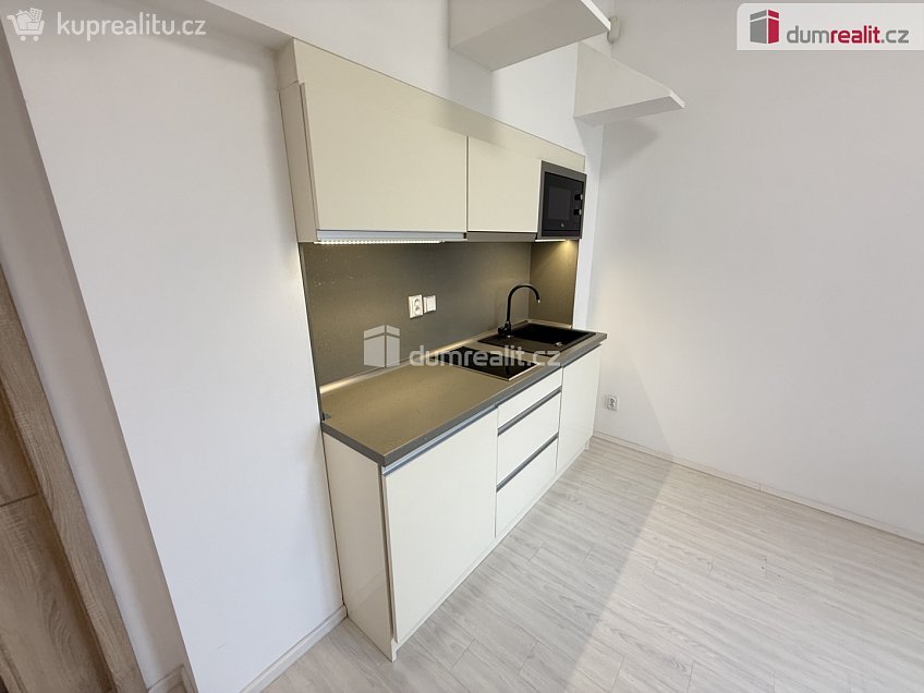Pronájem bytu 2+kk 40 m^2 Lublaňská, Praha 2 