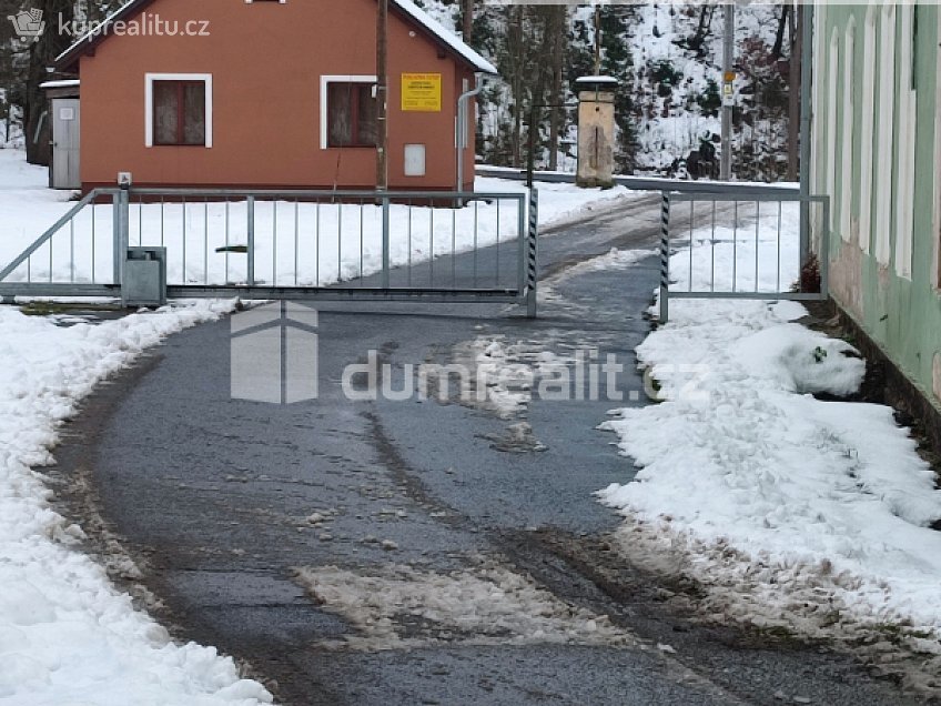 Pronájem  výrobních prostor 200 m^2 Janská, Janská 