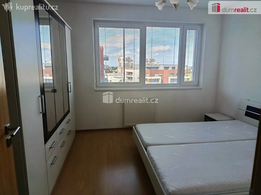 Pronájem bytu 3+kk 65 m^2 Nepomuckých, Praha 18 