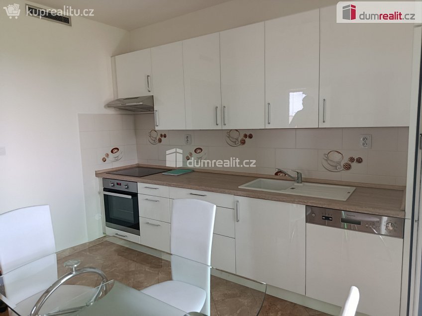 Pronájem bytu 3+kk 65 m^2 Nepomuckých, Praha 18 